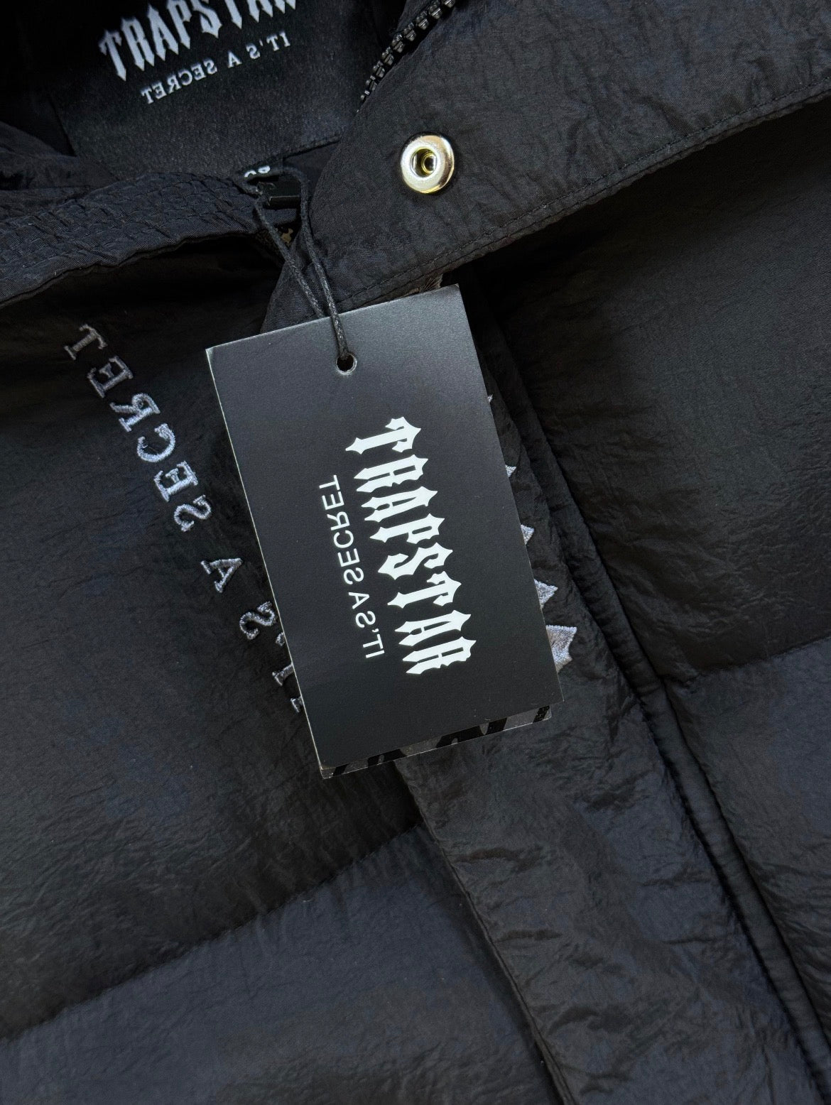 Abrigo TRPSTR "Black"