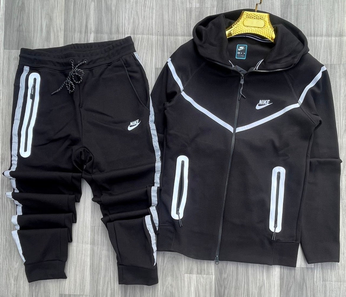 Chandal Tech "Black illuminated"