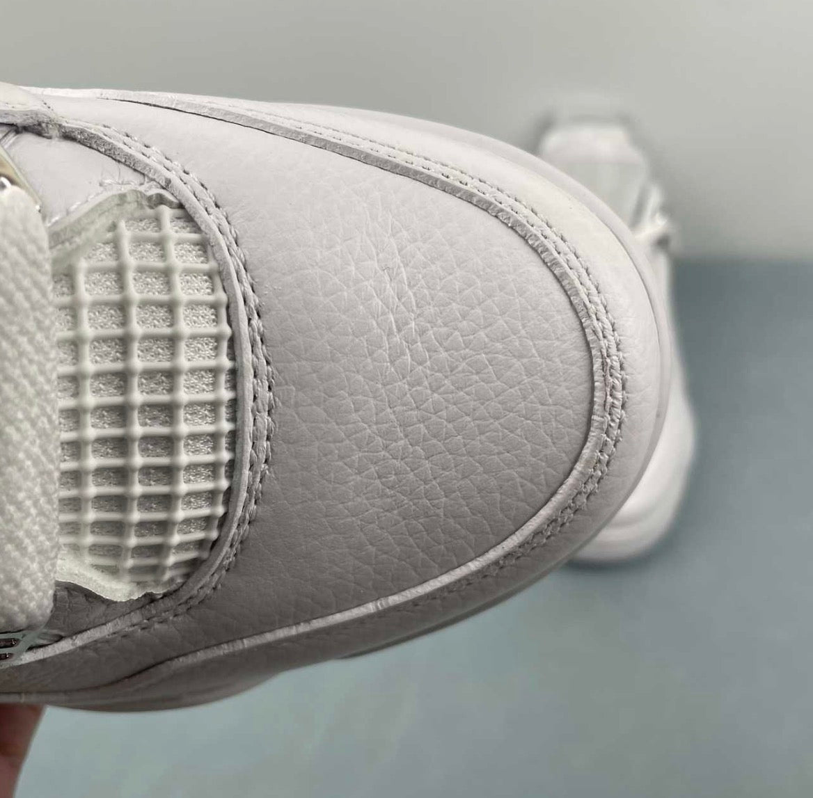 AJ4 "Metallic White"