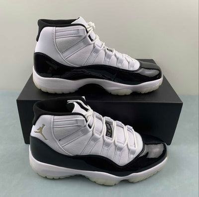 AJ 11 "Black White"