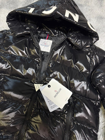 Abrigo MNCLR "Black"