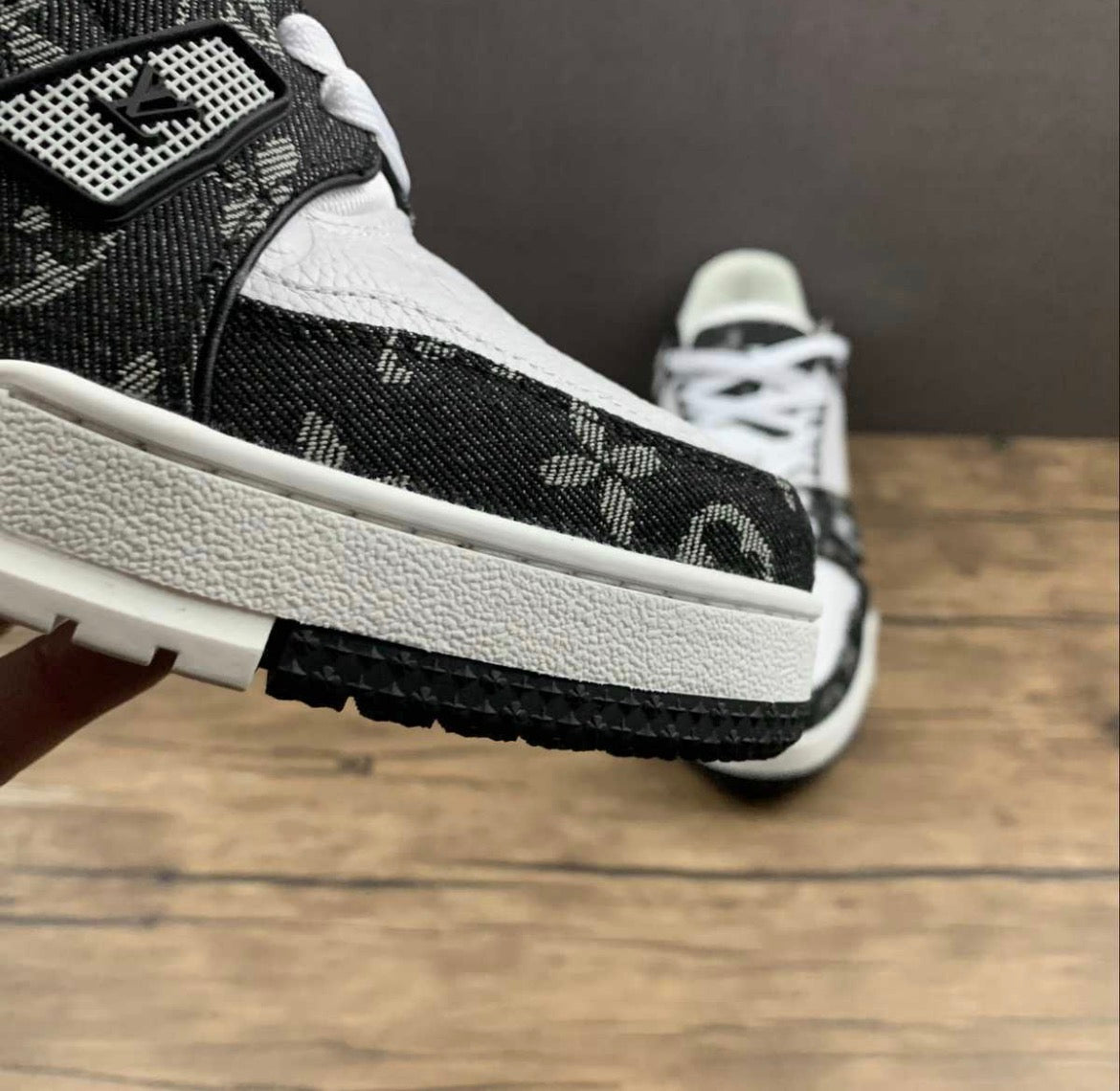 TRAINER "Black White"