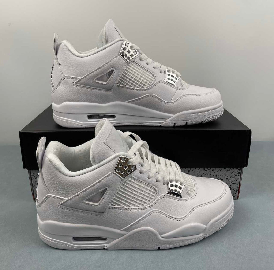 AJ4 "Metallic White"