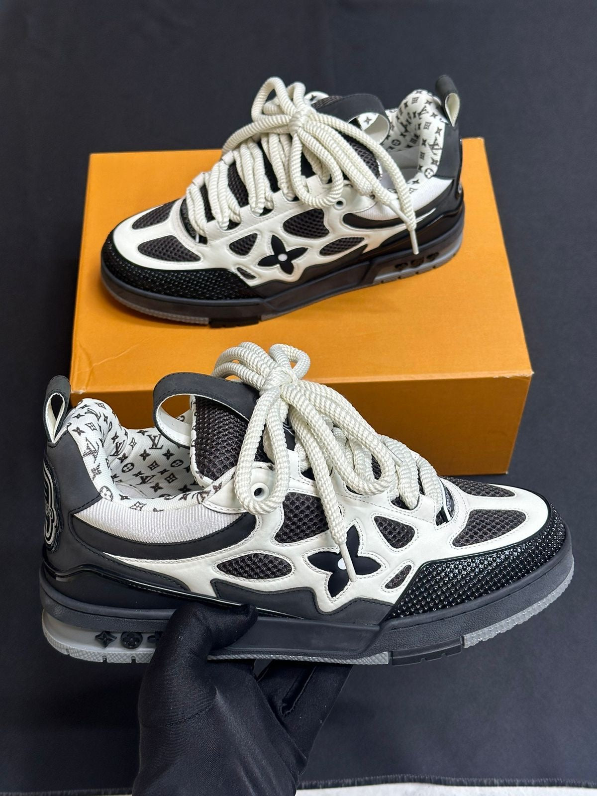 LV SKATE "BLACK WHITE"