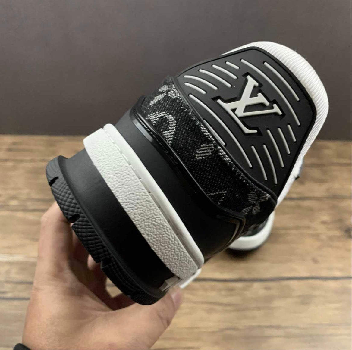 TRAINER "Black White"