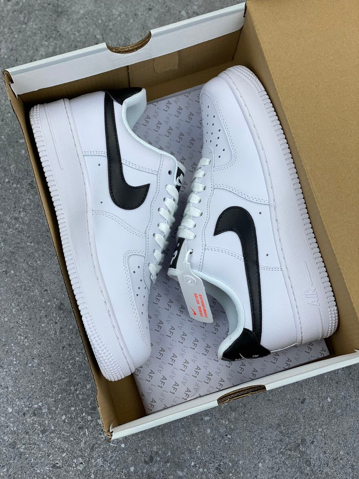 AF1 07 "Black White"